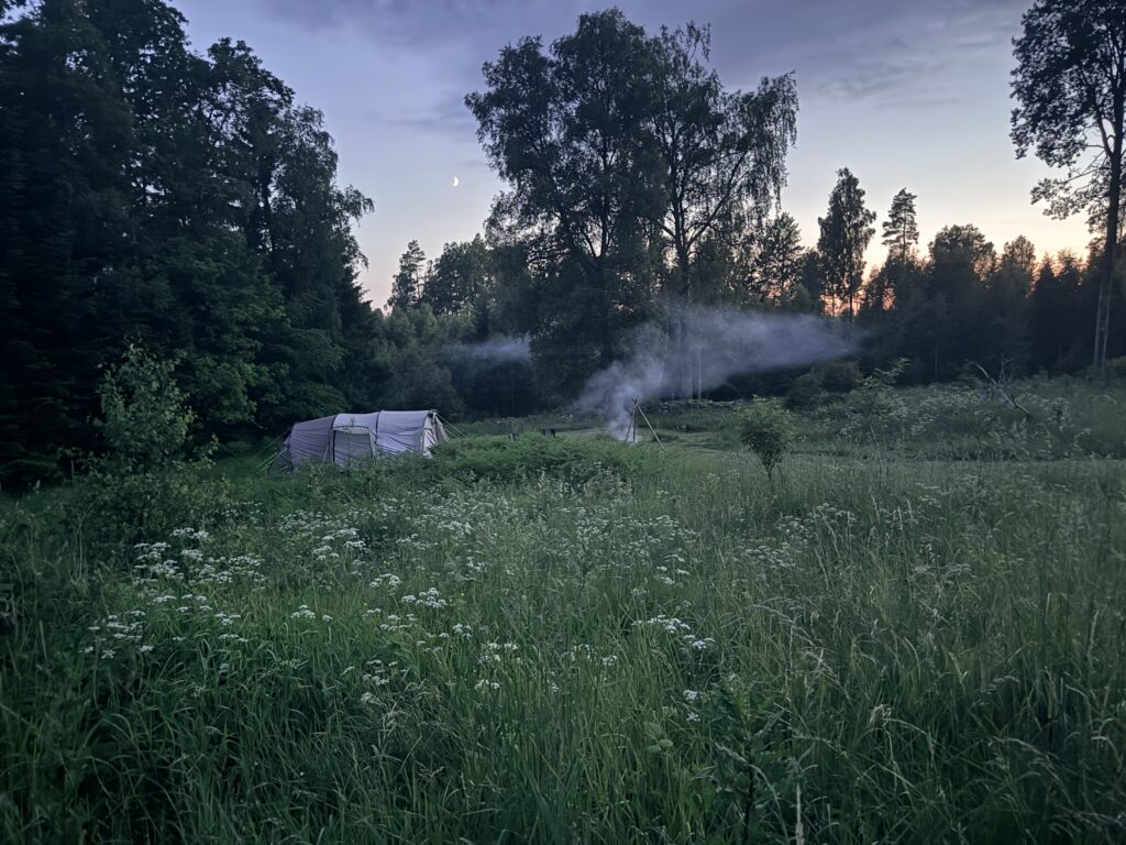 Lägerplats på kvällen